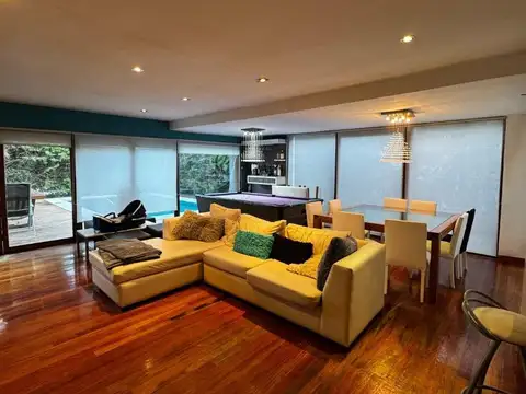 Casa 7 ambientes con 5 baños