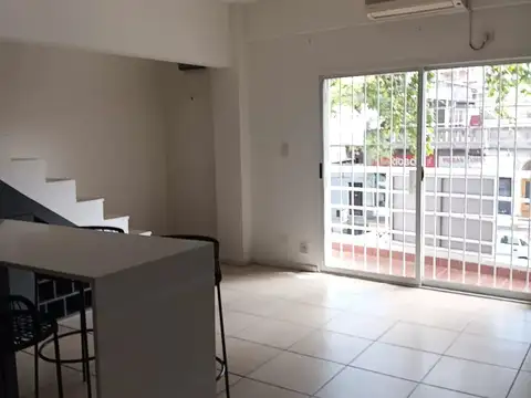 Avenida La Plata 2400, Piso 1