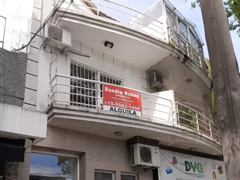 duplex de 2 ambientes al frente