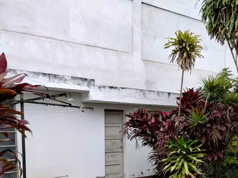 Casa 12 ambientes con 3 baños