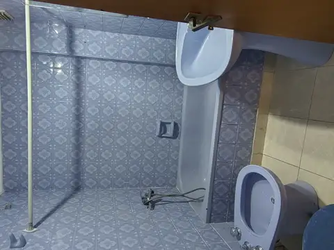 Oficina 5 ambientes con 1 baño