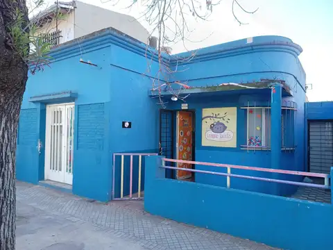 Casa con amplio jardín, zona oeste