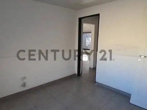 VENTA CASA 4 AMB CON GARAJE Y PATIO PILAR CENTRO