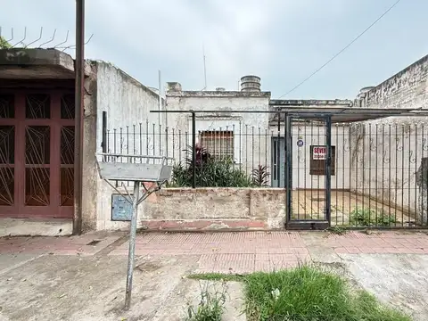 VENTA CASA A RECICLAR BARRIO YOFRE SUD