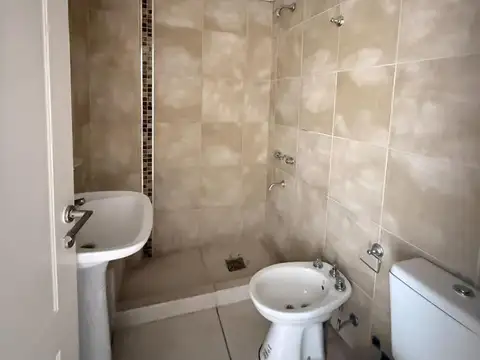 Bolivar 170 1er piso con balcon terraza