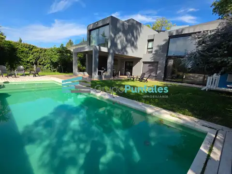Casa 5 ambientes con 3 baños