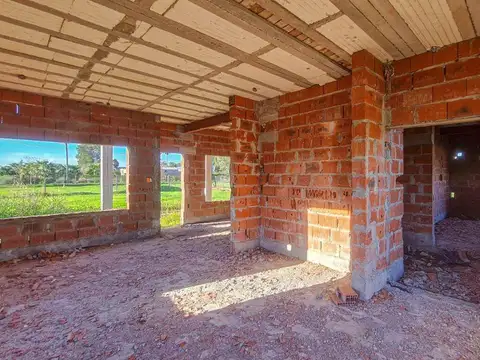 VENTA TERRENO EN EL MOLINO ROLDAN CON CONSTRUCCION AVANZADA