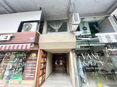 Departamento tres ambientes en muy buena ubicación.