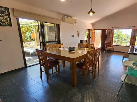 VENTA CASA CATEGORIA EN VILLA CARLOS PAZ