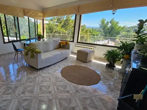 Casa 8 ambientes con 3 baños