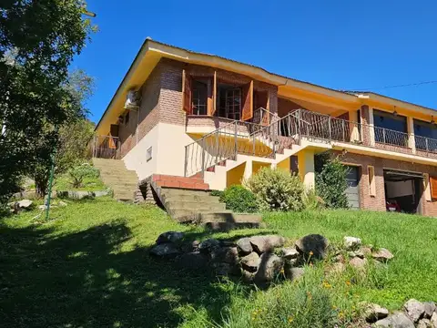 VENTA CASA CATEGORIA EN VILLA CARLOS PAZ