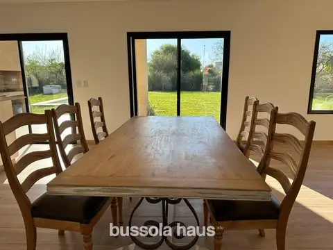 Casa 5 ambientes con 3 baños