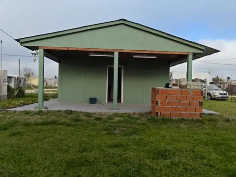 Casa 3 ambientes con 1 baño