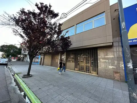 Av. Ricardo Balbin 800