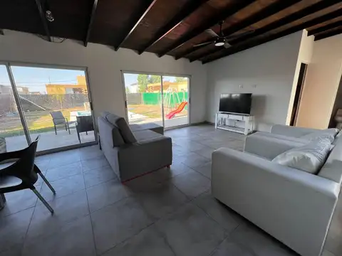 VENTA CASA 3 DORMITORIOS - PILETA - TDS3 - ROLDAN.