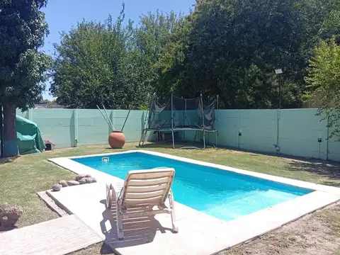 Casa en Venta con 2 cocheras