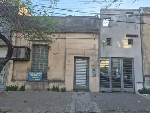 Casa dos dormitorios, garage en Barrio Arroyito
