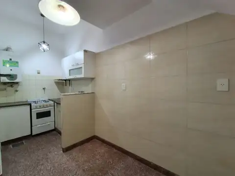 TIPO CASA AL FRENTE CON PATIO– ORIENTACION “NORTE” MUY BUEN ESTADO– SIN EXPENSAS - A 1 CUADRA DE AV NAZCA – CENTRO COMERCIAL Y LINEAS DE COLECTIVOS