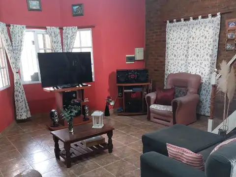 Venta de casa 4 ambientes en Escobar con garage