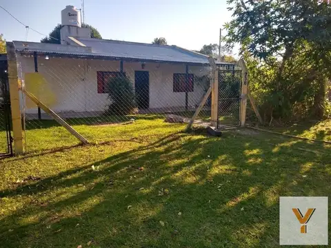Casa en venta - 4 Dormitorios 2 Baños - Cochera - 489Mts2 - Ángel Etcheverry, La Plata