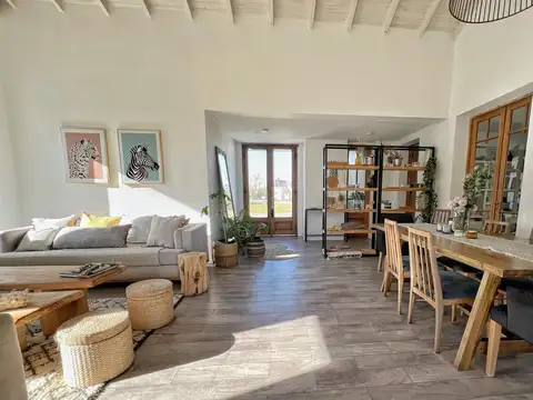Casa 4 ambientes con 2 baños