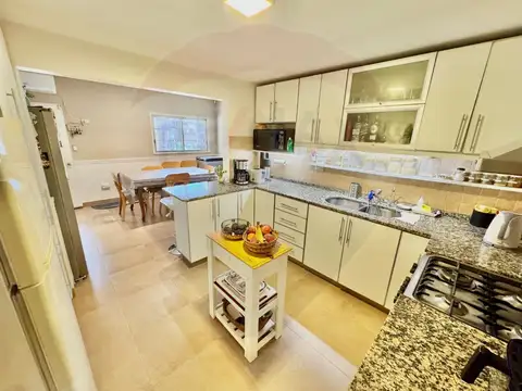 casa 6 ambientes con jardin y pileta martinez