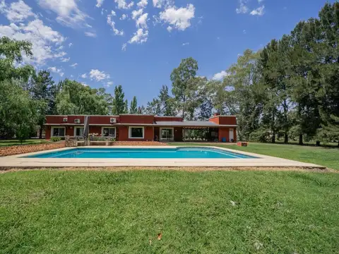 Casa 6 ambientes con 2 baños