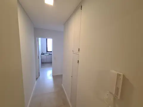 Mitre 200, Piso 8