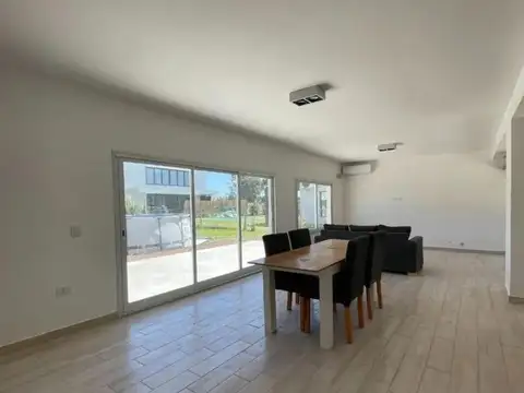 NEV. Casa en venta 4 ambientes en San Ramon - Pilar del Este