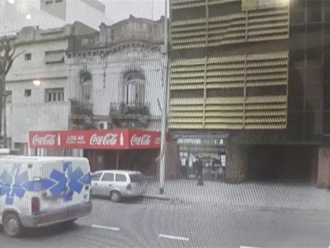 COCHERA FIJA , CUBIERTA EN P.B. SOBRE AVDA. MITRE AL 1900
