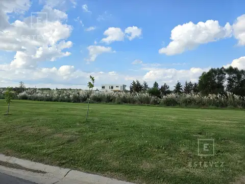Lote interno con fondo a espacio verde - Barrio Cerrado El Naudir, Escobar