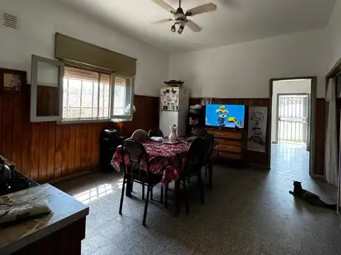 AMPLIA CASA CON AMPLIO LOTE EN VENTA, FIGHIERA !
