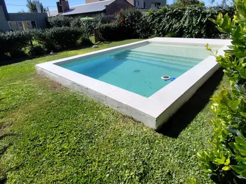 CASA CON PILETA Y JARDIN EN IBARLUCEA