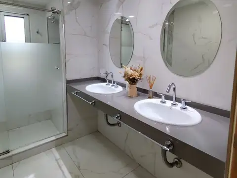 CASA CON PILETA Y JARDIN EN IBARLUCEA