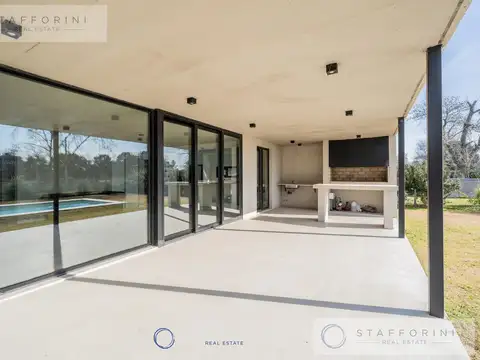 Casa en Venta con 2 cocheras