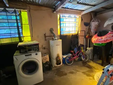 VENTA CASA A RECICLAR EN ALBERDI