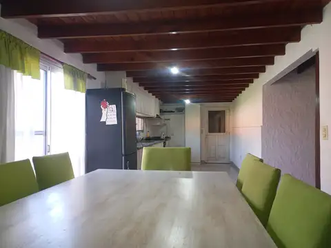 Casa 6 ambientes con 2 baños
