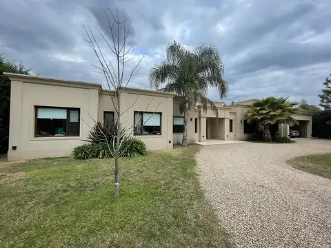 Casa en Alquiler con cochera