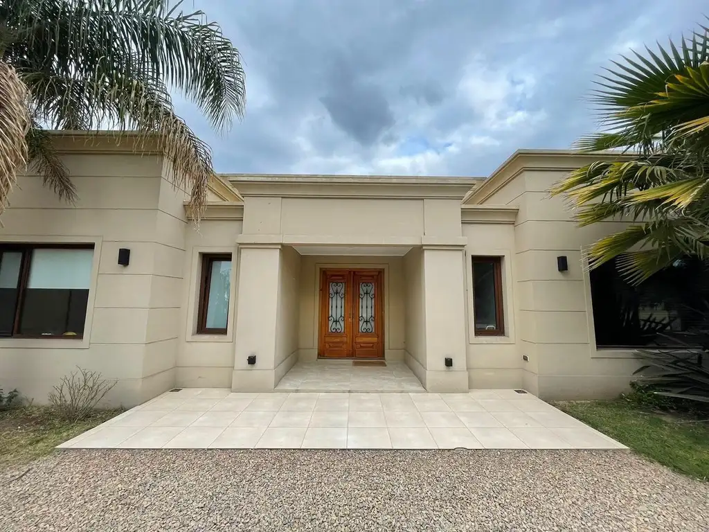 Casa en Alquiler con cochera