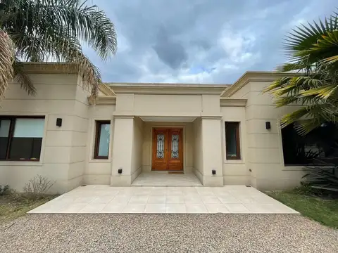 Casa en Alquiler - 4 dormitorios -