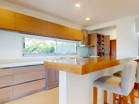 Casa 5 ambientes con 2 baños