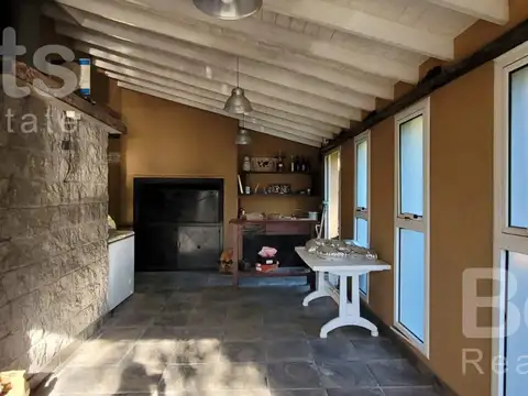 Casa 5 ambientes con 3 baños