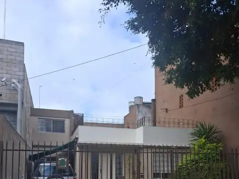 Casa 3 ambientes con cochera cubierta