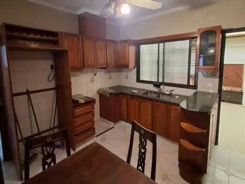 Casa en Alquiler con 3 cocheras