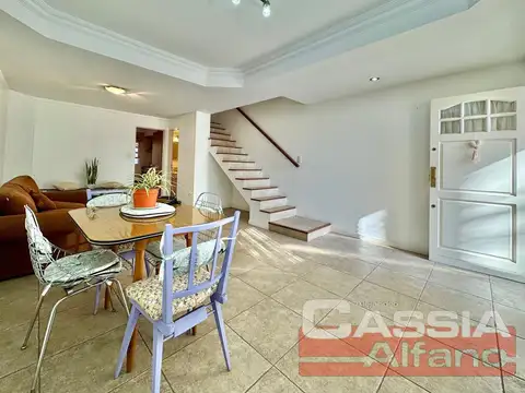 Depto Tipo Casa 4 ambientes con 2 baños