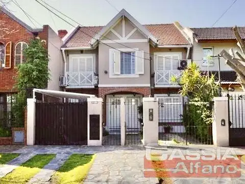 DUPLEX 4 AMBIENTES CON FONDO Y QUINCHO EN IMPECABLE ESTADO OPORTUNIDAD