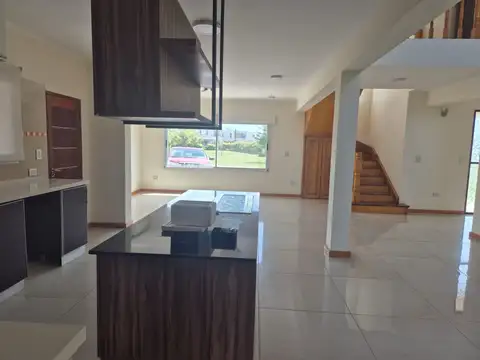 Casa en Alquiler de 4 dormitorios