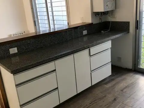 Casa en Alquiler con 1 cochera