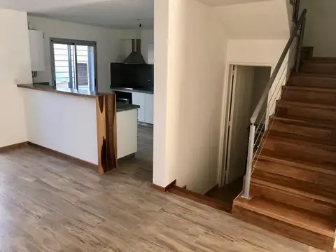 Casa 3 ambientes con 2 baños