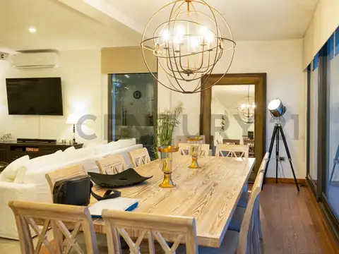 Casa 5 ambientes con 4 baños